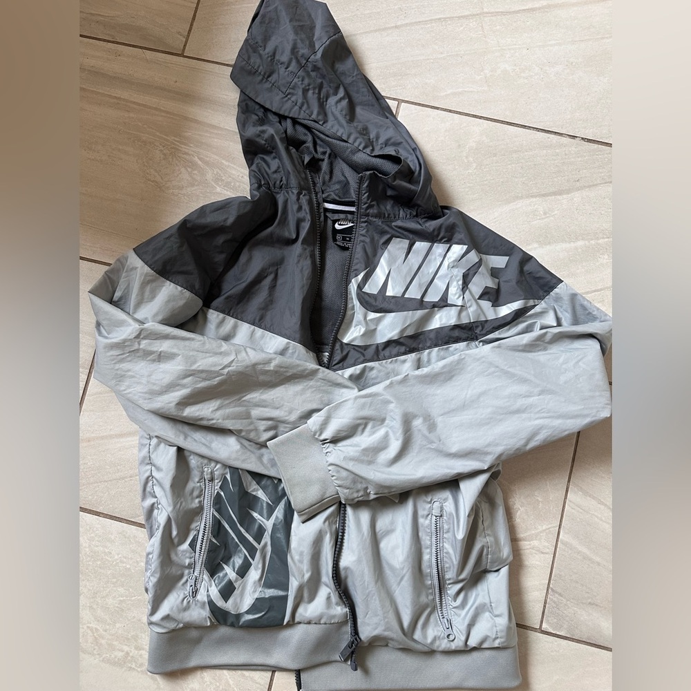 Nike Gray Windbreaker Jacket Lightweight Athletic Wear